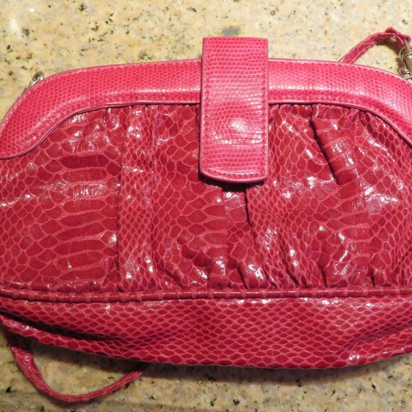 Aldo Pink Glossy Faux Snake Print w/Detachable Strap (K575) - Picture 1 of 4